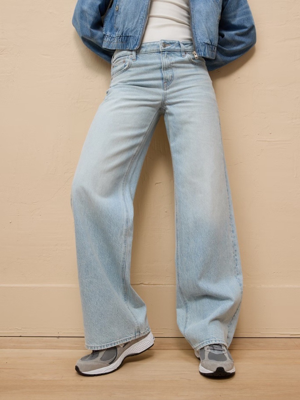 American Eagle Dreamy Drape Strigid Low-Rise Baggy Ultra-Wide Leg Jeans 14 Short